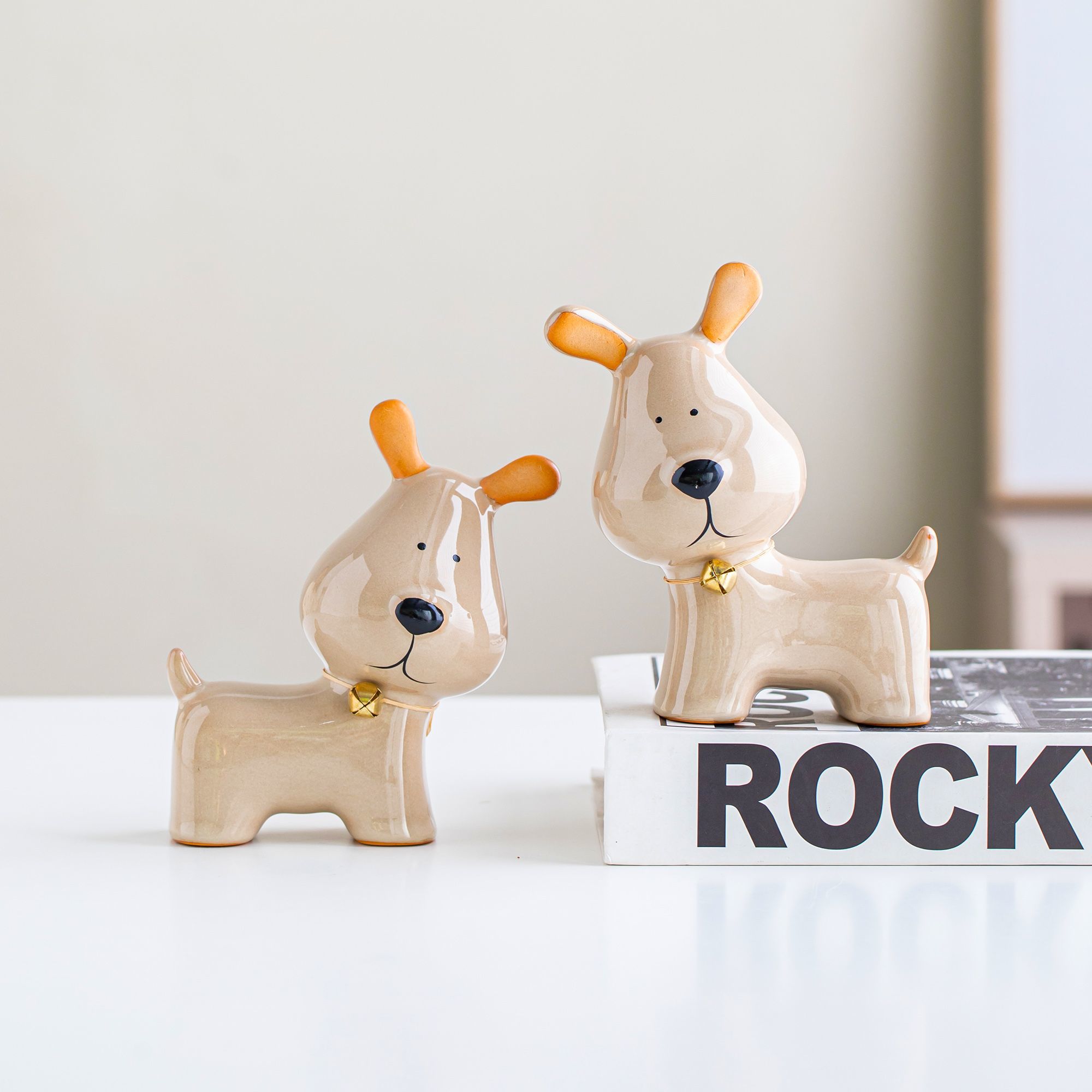 Home Office Architecture - クリエイティブな北欧スタイルのセラミックベル子犬オーナメントデスクトップデコレーションホームオフィスキュートな小さなギフト