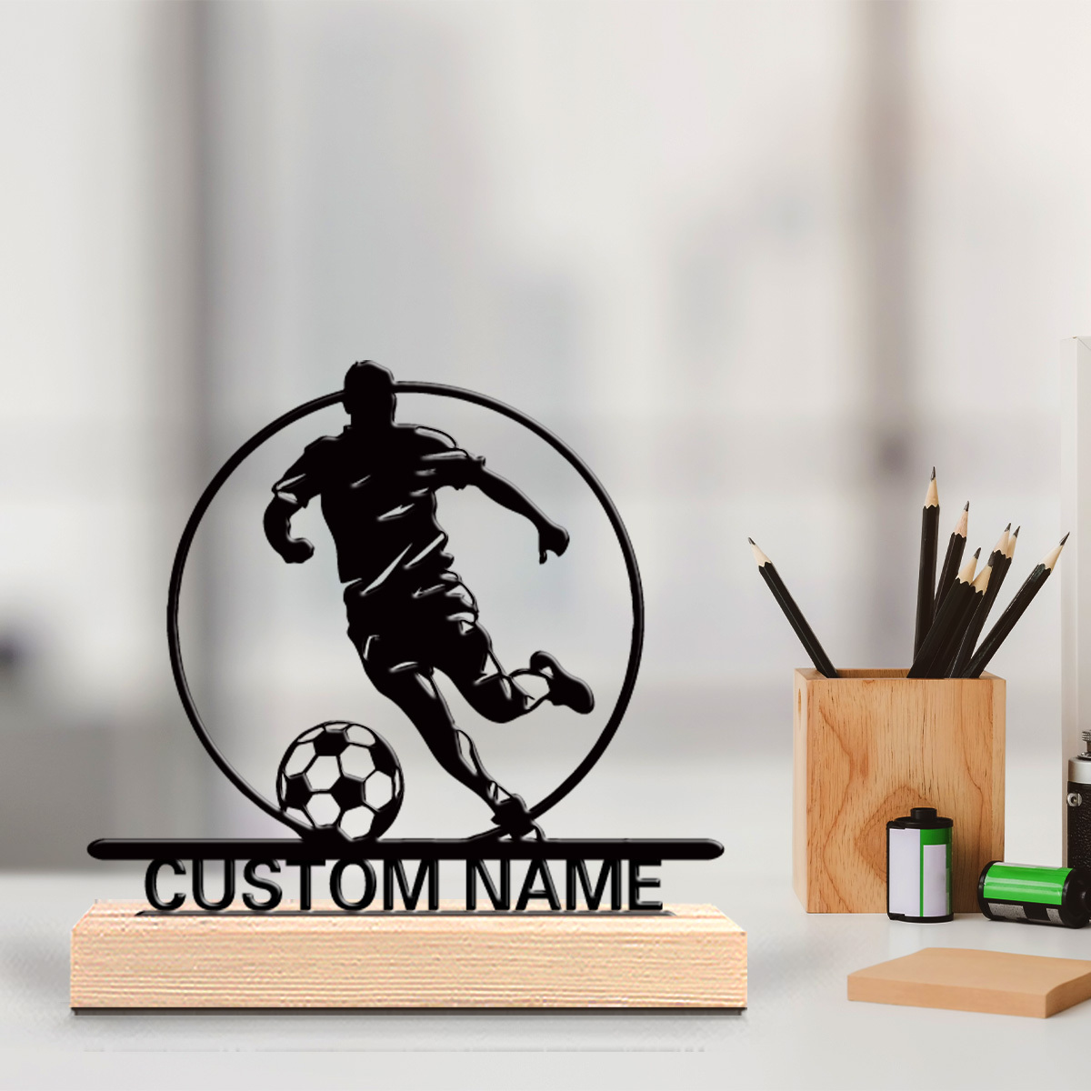 カスタムサッカー選手メタル像（名前入り）、木製台座付きテーブ - Home Office Gifts のレビューと価格