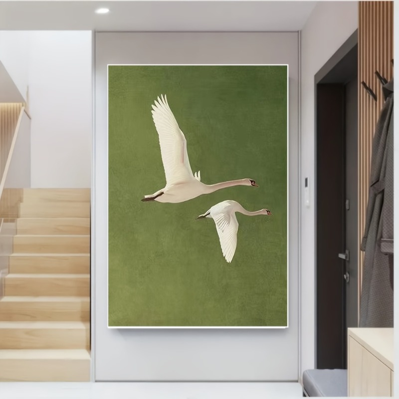 2羽の飛んでいる白鳥のリアルな羽のテクスチャ、緑の背景のモダ - Home Office Backdrop のレビューと価格